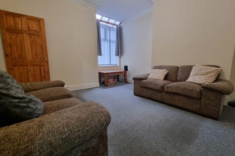 4 bedroom terraced house to rent, Great Western Street, M14 4LP