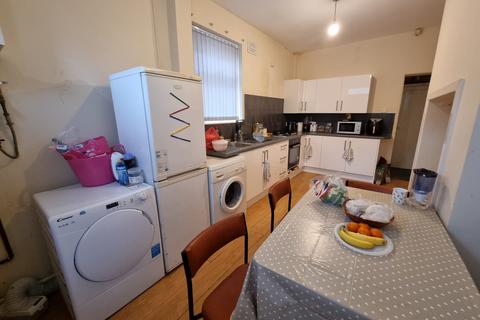 4 bedroom terraced house to rent, Great Western Street, M14 4LP