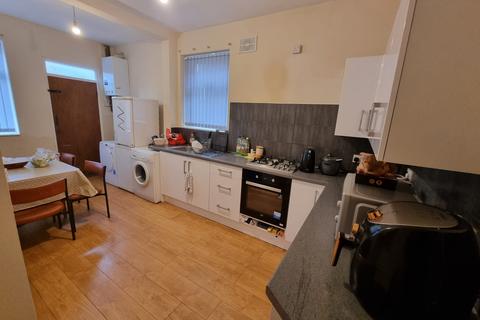 4 bedroom terraced house to rent, Great Western Street, M14 4LP