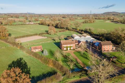 4 bedroom detached house for sale, Taynton, Gloucester, Gloucestershire, GL19.