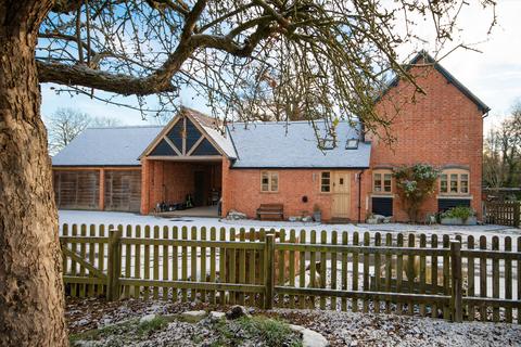 4 bedroom detached house for sale, Taynton, Gloucester, Gloucestershire, GL19.