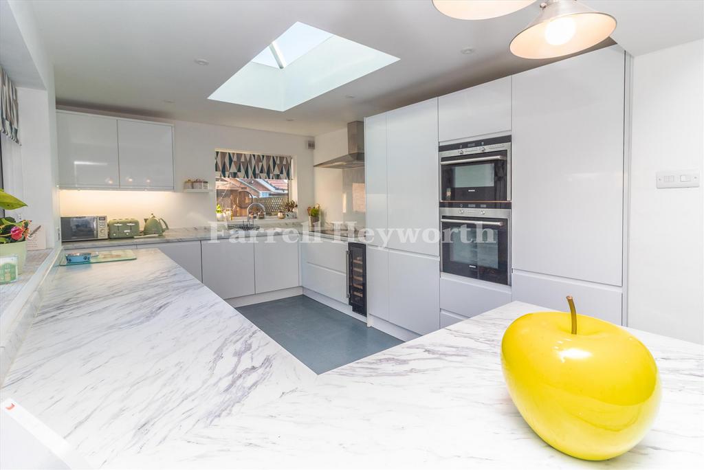 Kitchen image 3