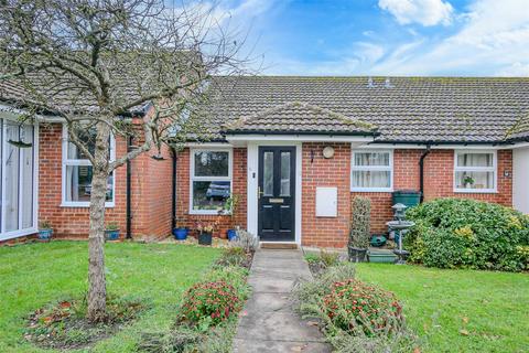 2 bedroom bungalow for sale, Chiltern Close, Benson OX10