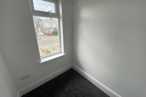 3 bedroom semi-detached house to rent, North Road, Withernsea HU19