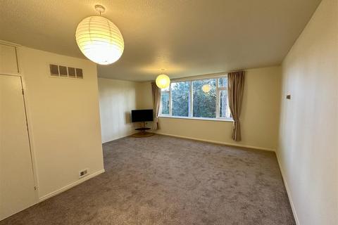 3 bedroom maisonette to rent, Spruce Grove, Darlington