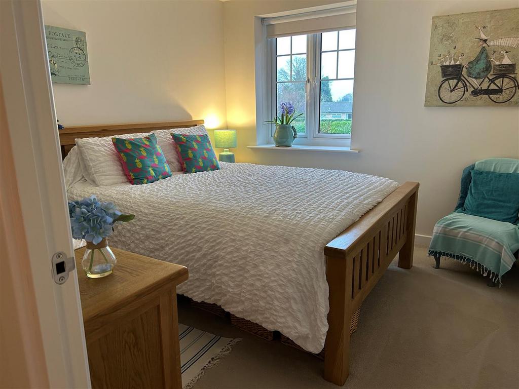 Bed 2.jpg