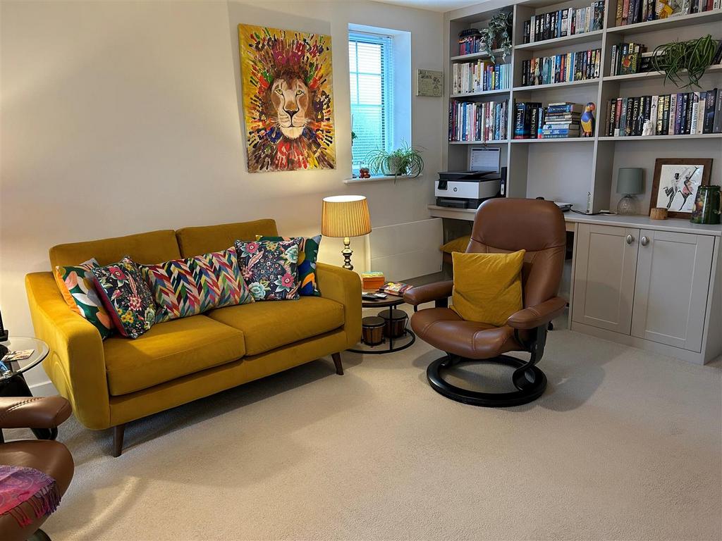 Living Room (3).jpg