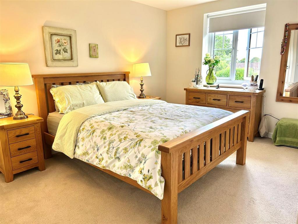 Bed 1.jpg