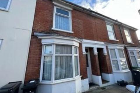 4 bedroom terraced house to rent, Harold Road, Southsea