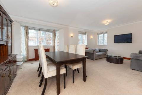 3 bedroom apartment to rent, Pembroke Road, W8