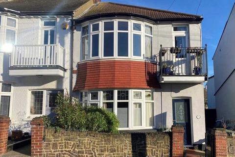 2 bedroom apartment for sale, Leigh on Sea SS9