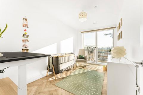 3 bedroom penthouse to rent, Wyke Road, London, E3