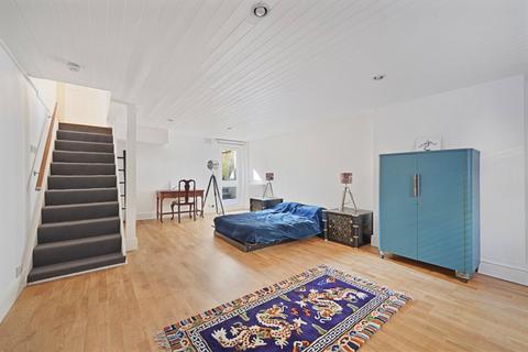 2 bedroom terraced house to rent, Banyard Road, London