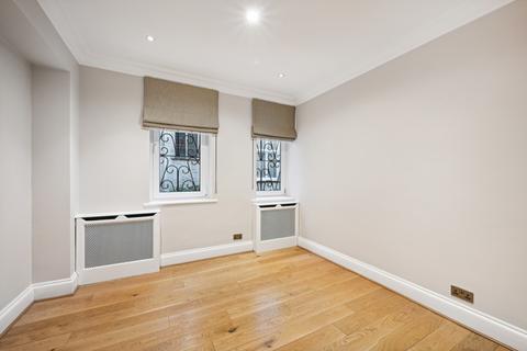 3 bedroom flat to rent, Cadogan Square, London