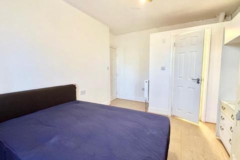 1 bedroom in a house share to rent, Room 1, South Park Terrace, Ilford IG1