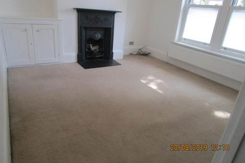 2 bedroom flat to rent, Alexandra Road, Southend On Sea