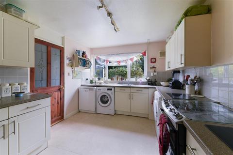 3 bedroom semi-detached house for sale, Carshalton Road, Banstead