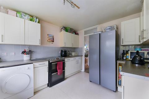 3 bedroom semi-detached house for sale, Carshalton Road, Banstead