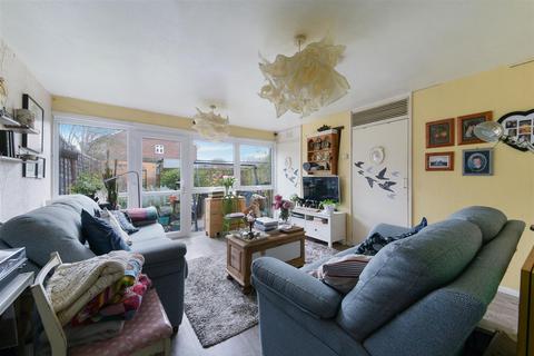 3 bedroom semi-detached house for sale, Carshalton Road, Banstead