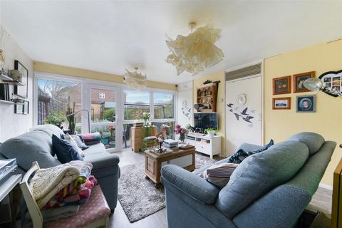 3 bedroom semi-detached house for sale, Carshalton Road, Banstead