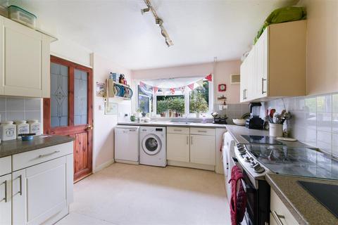 3 bedroom semi-detached house for sale, Carshalton Road, Banstead