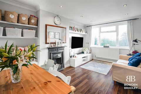 2 bedroom maisonette for sale, Walden Way, Hainault