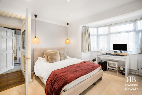 20 Walden Way, Ilford, IG6 3BH