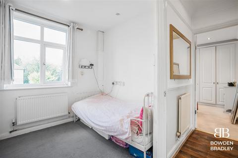 20 Walden Way, Ilford, IG6 3BH