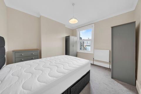 2 bedroom flat to rent, Griffin Road, Plumstead SE18