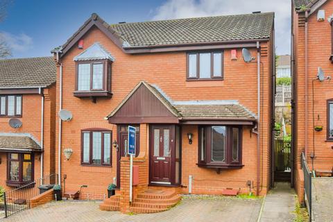 2 bedroom semi-detached house to rent, 6 Gideons Close, Gornal, Dudley