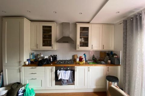 2 bedroom flat to rent, Beech Road, London N11