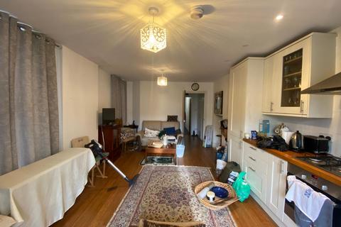 2 bedroom flat to rent, Beech Road, London N11