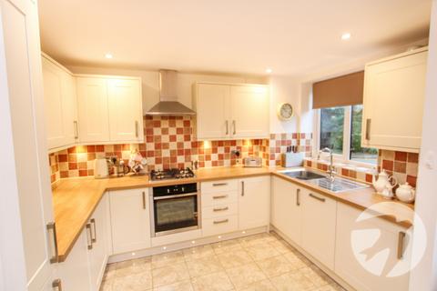 2 bedroom flat for sale, Greenacres, London, SE9