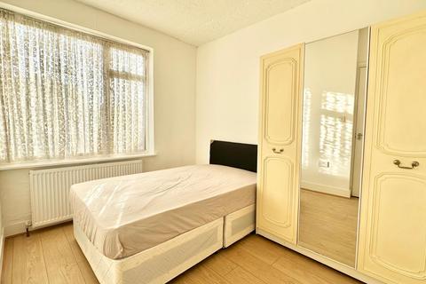 1 bedroom in a house share to rent, Room 2, South Park Terrace, Ilford IG1