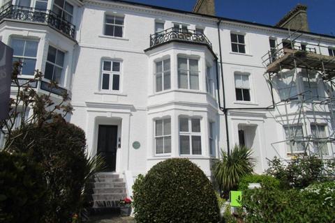 2 bedroom flat to rent, Clifftown Parade, Southend On Sea