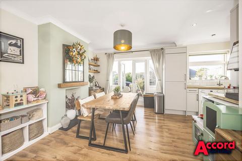 27 Clitheroe Road, Romford, RM5 2ST