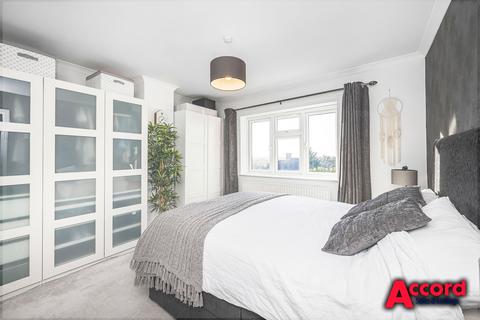 27 Clitheroe Road, Romford, RM5 2ST