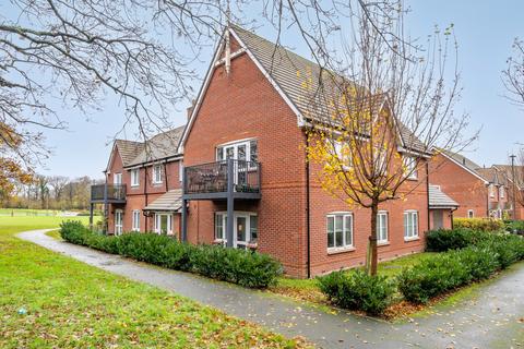 2 bedroom flat for sale, Shetland Close, Cranleigh, GU6