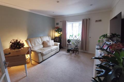 1 bedroom flat to rent, Austins Mead, Bovingdon, Hemel Hempstead