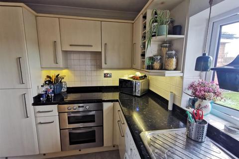 1 bedroom flat to rent, Austins Mead, Bovingdon, Hemel Hempstead