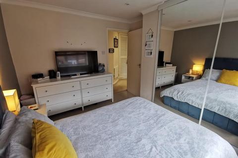 1 bedroom flat to rent, Austins Mead, Bovingdon, Hemel Hempstead