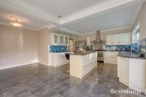 2 Acacia Gardens, Upminster, RM14 1HS