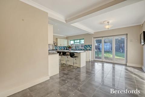 2 Acacia Gardens, Upminster, RM14 1HS