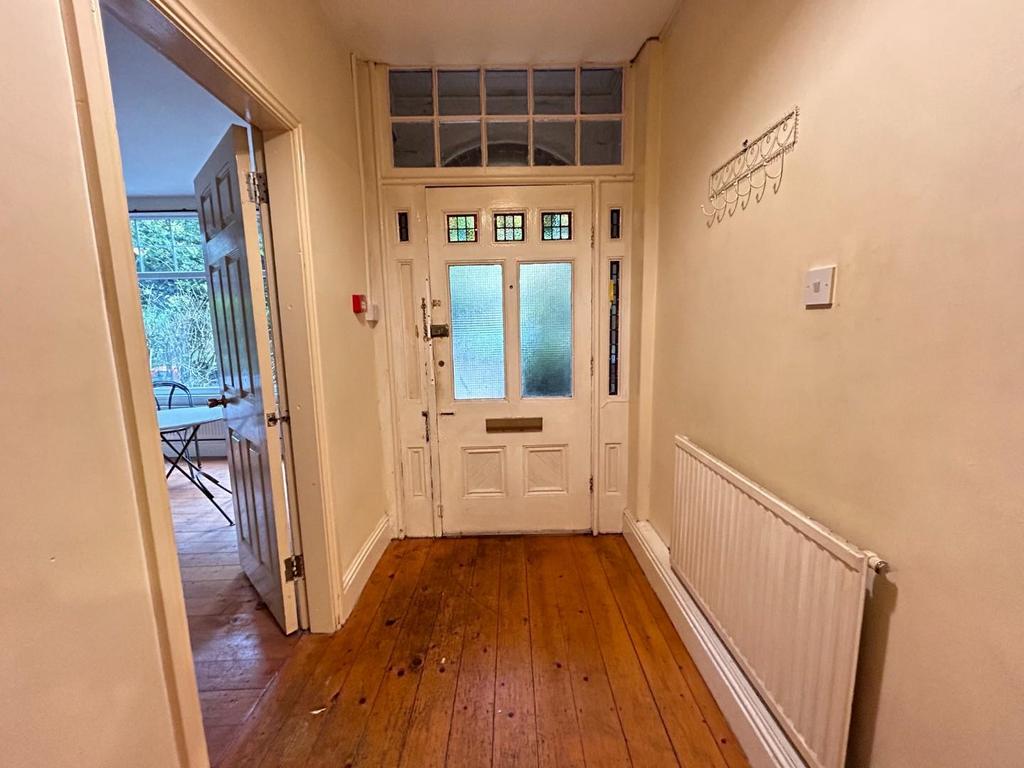 Flat B entrance hall