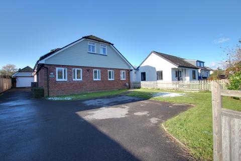 6 bedroom chalet for sale, Green Lane, Clanfield