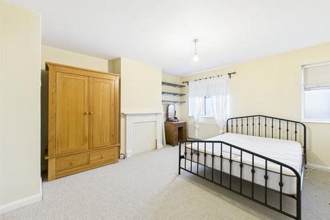 1 bedroom apartment to rent, Jubilee Close, Hampton Wick