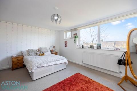 4 bedroom semi-detached house to rent, Bevendean Road, Brighton BN2