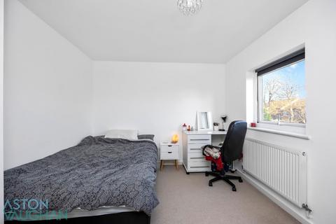 4 bedroom semi-detached house to rent, Bevendean Road, Brighton BN2