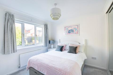 44 Fredericks Close, Norton, Stourbridge, DY8 3YW