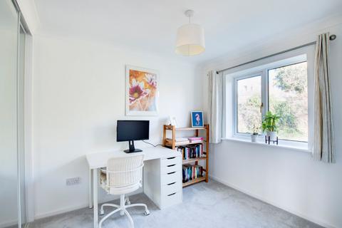 44 Fredericks Close, Norton, Stourbridge, DY8 3YW